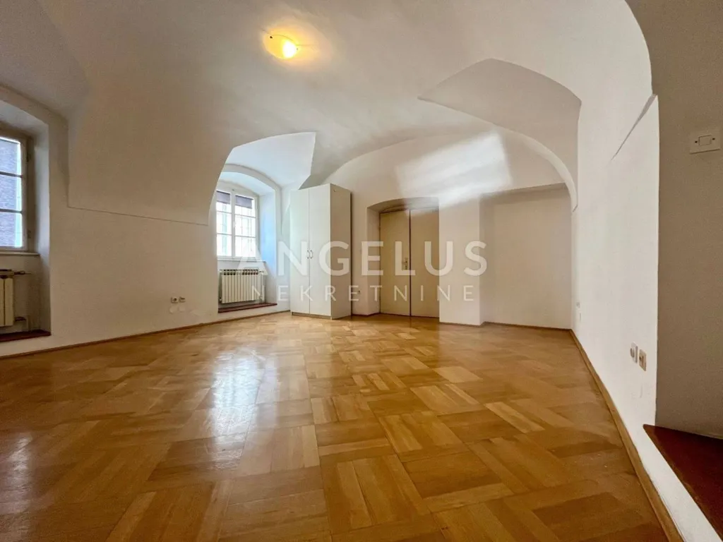 Pièces - Four-Bedroom Apartment in Historic Zagreb
