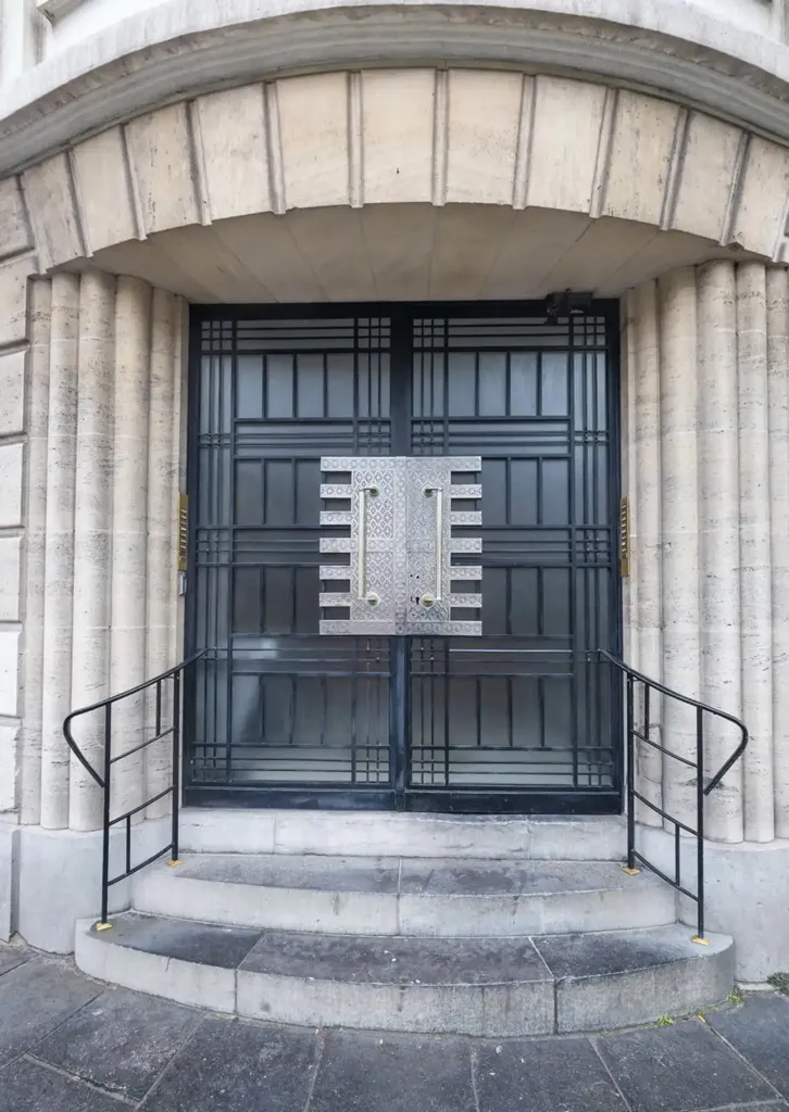 Esik - Art Deco Apartment with Terraces on Louizalaan