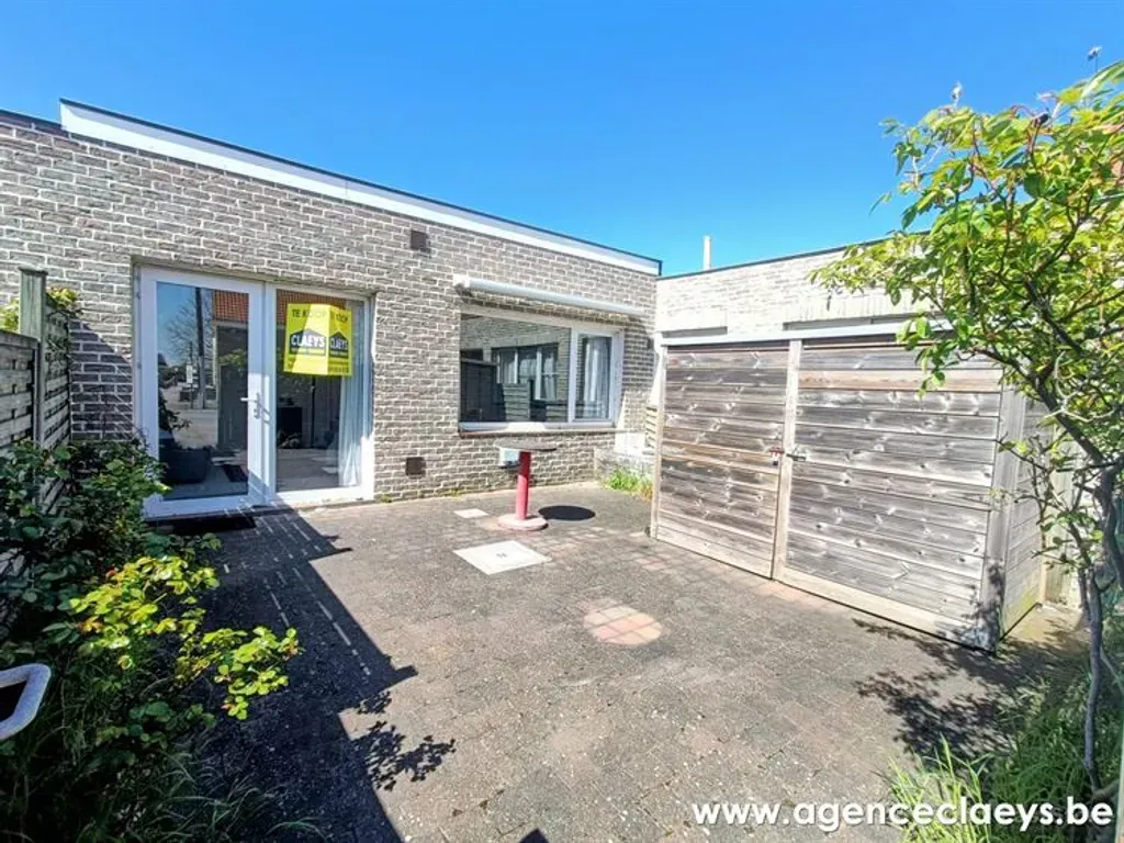 Extérieur - Petite Maison à Rénover avec Terrasse à De Haan