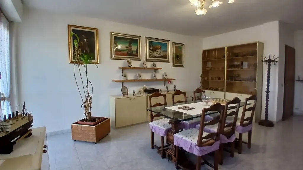 Salle à manger - Triplex Apartment with Balconies in Mortara