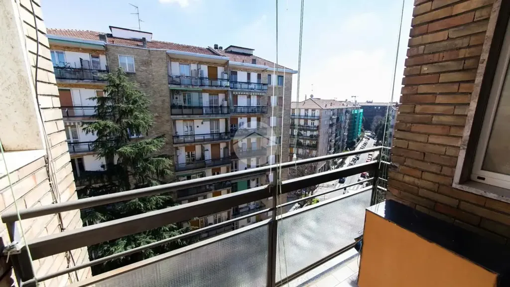 Balcon - Rearfitted Flat with Balcony in Milan