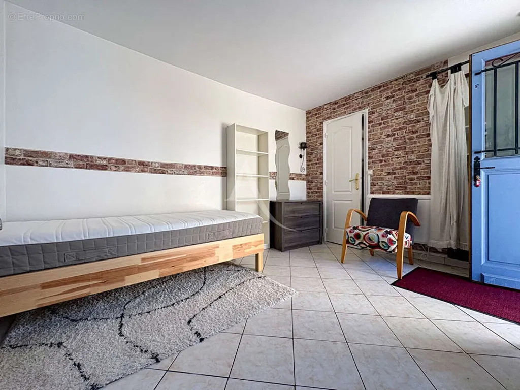 Chambres - Studio Calme avec Cour à Orsay