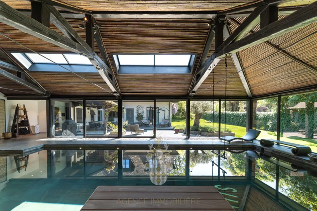 Piscine - Villa Rénovée avec Espace Wellness à Uccle