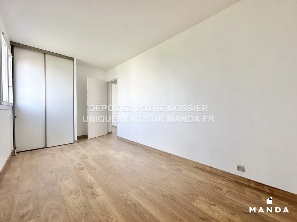 Toad - T2 Flat with Balcony in Lognes