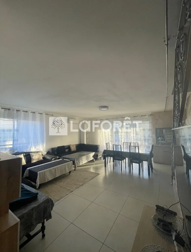 Elutuba - Mixed-Use Property with Garden in Arles