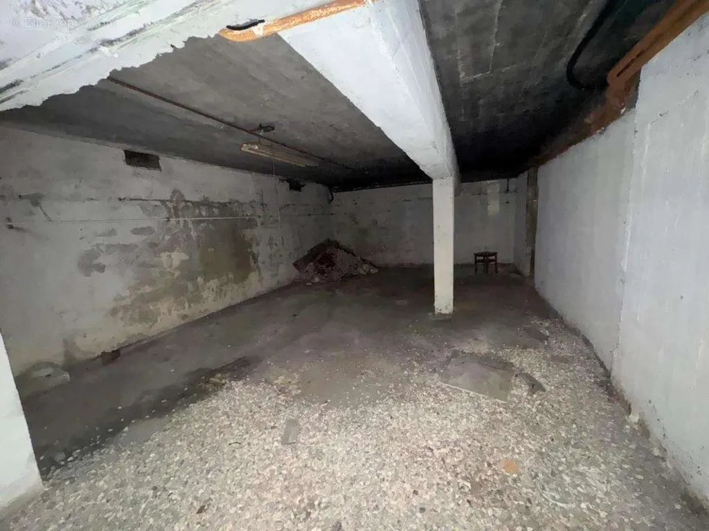 Pièces - Immeuble avec Terrasse et Parking au Blanc-Mesnil