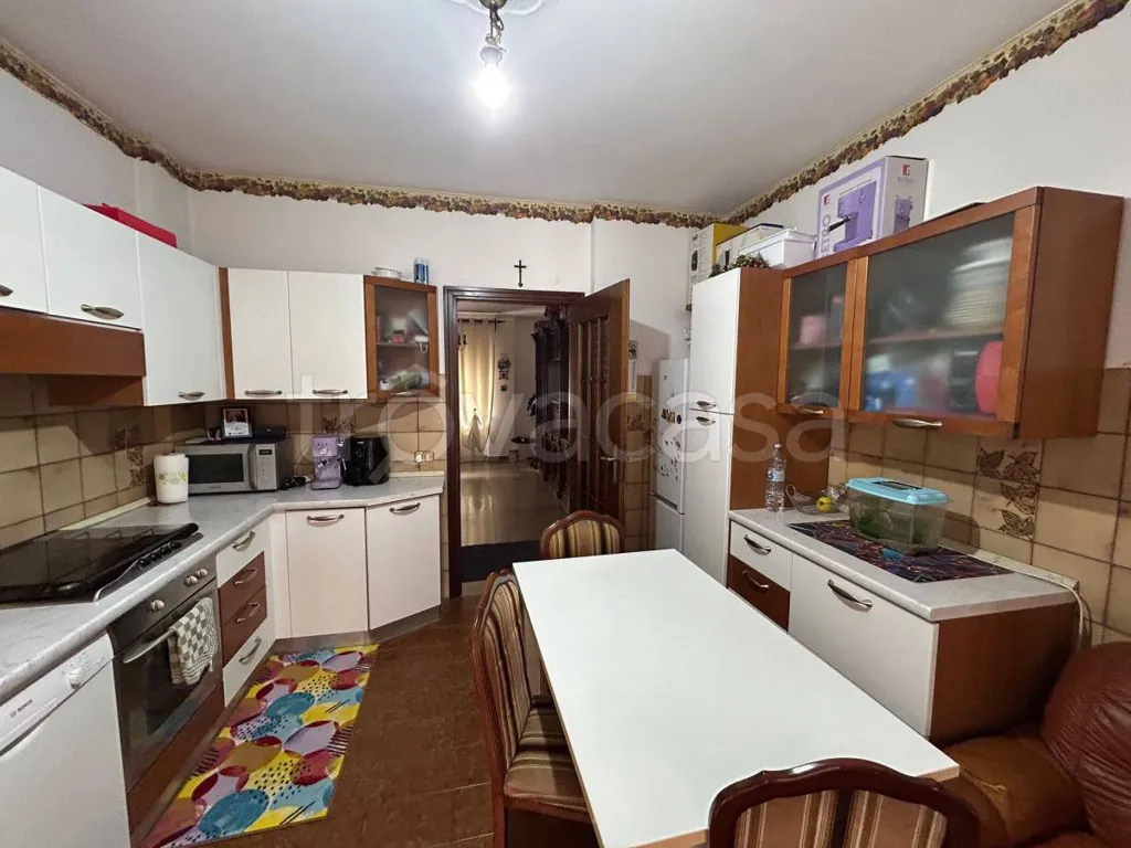 Cuisine - Spacious Apartment with Balcony in Bra
