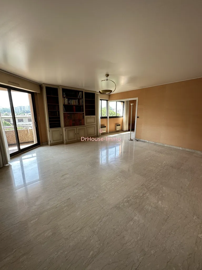 Living Room - Apartment with Balcony and Terrace in Central Location
