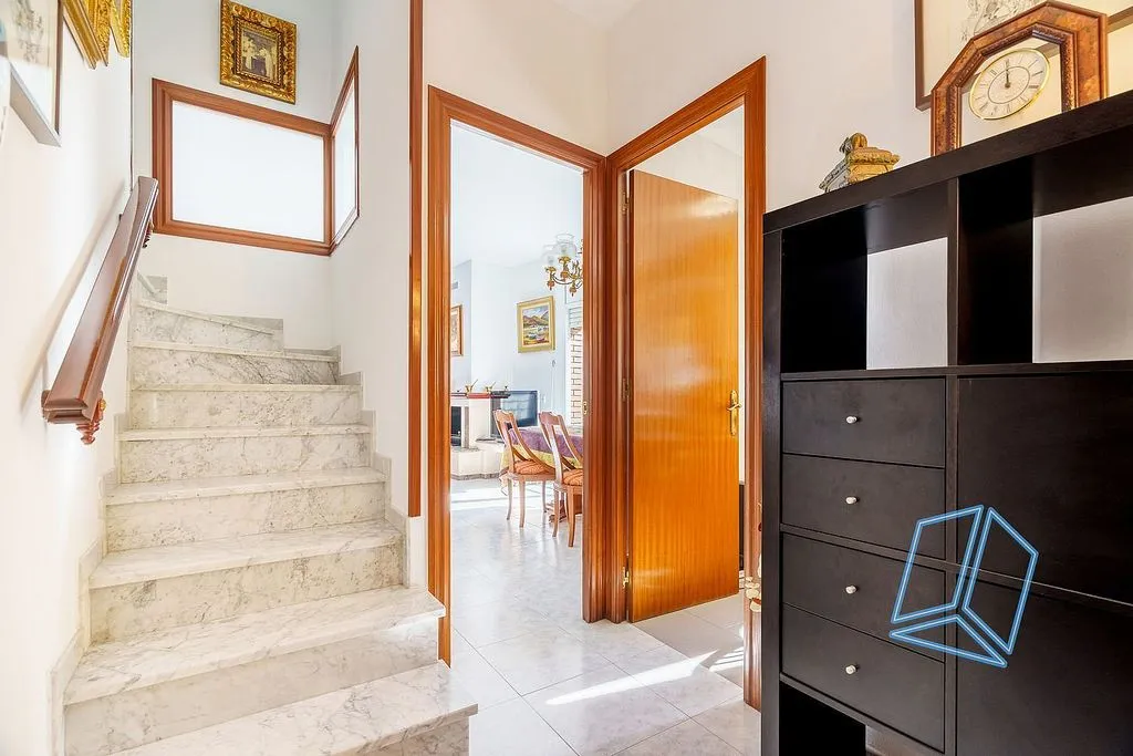Pièces - Charming Chalet with Terrace in Gavà Centre