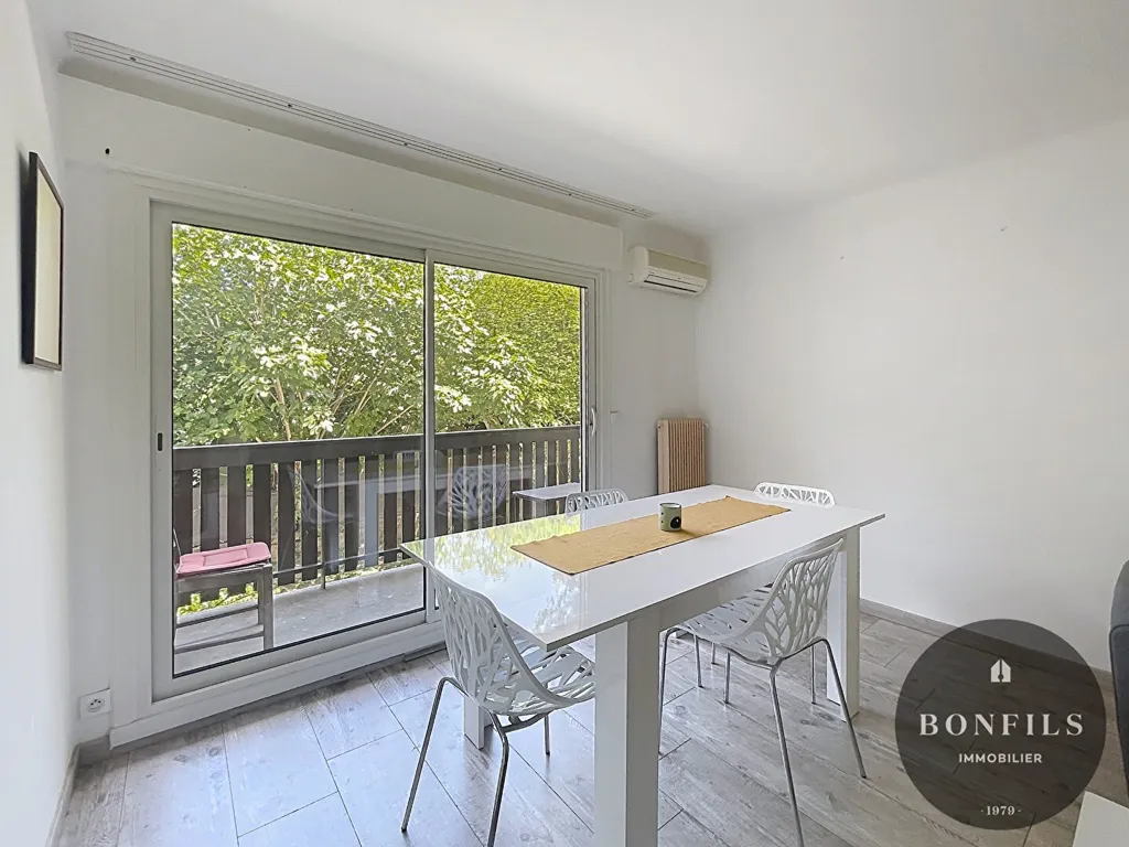 Söögituba - Furnished Apartment with Balcony in Avignon Extramuros