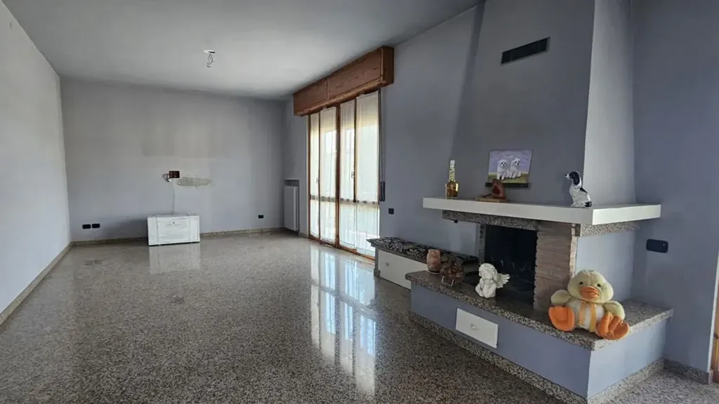 Elutuba - Four-Room Apartment with Terrace in Forlì