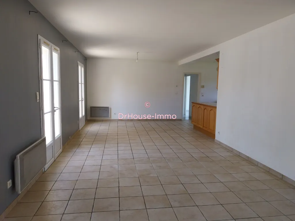 Séjour - Maison Rénovée avec Terrasse à Saint-Ouen-d'Aunis