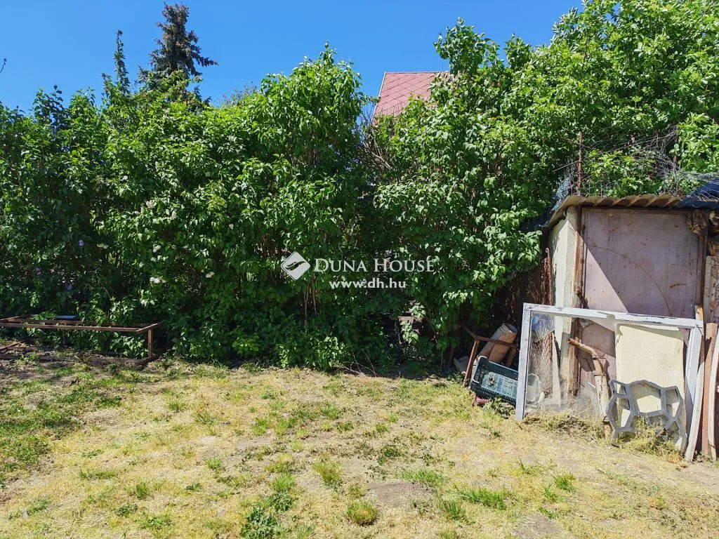 Aed - 3-Bedroom House with Garden in Etyek