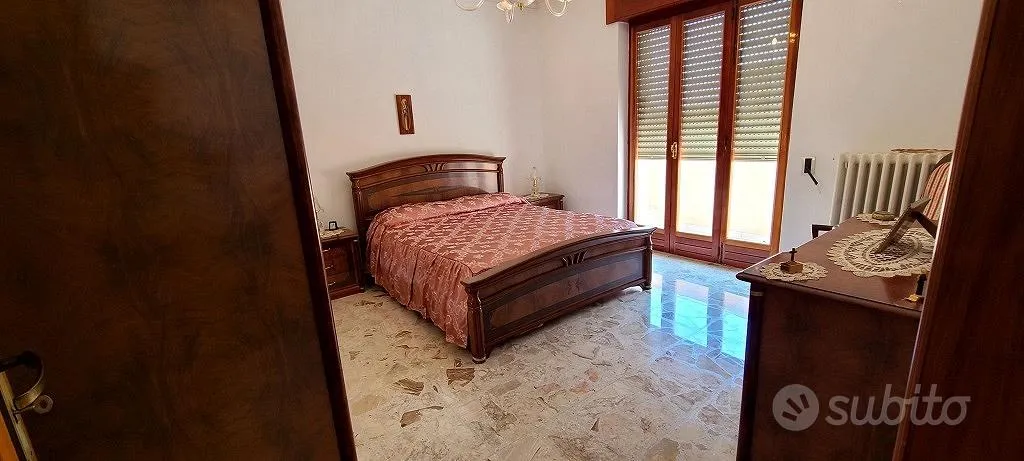 Magamistoad - First Floor Apartment with Balcony in Central Location