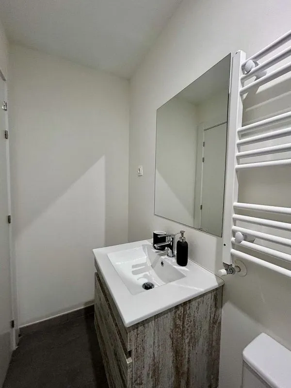Vannitoad - Furnished Studio with Balcony in Embajadores