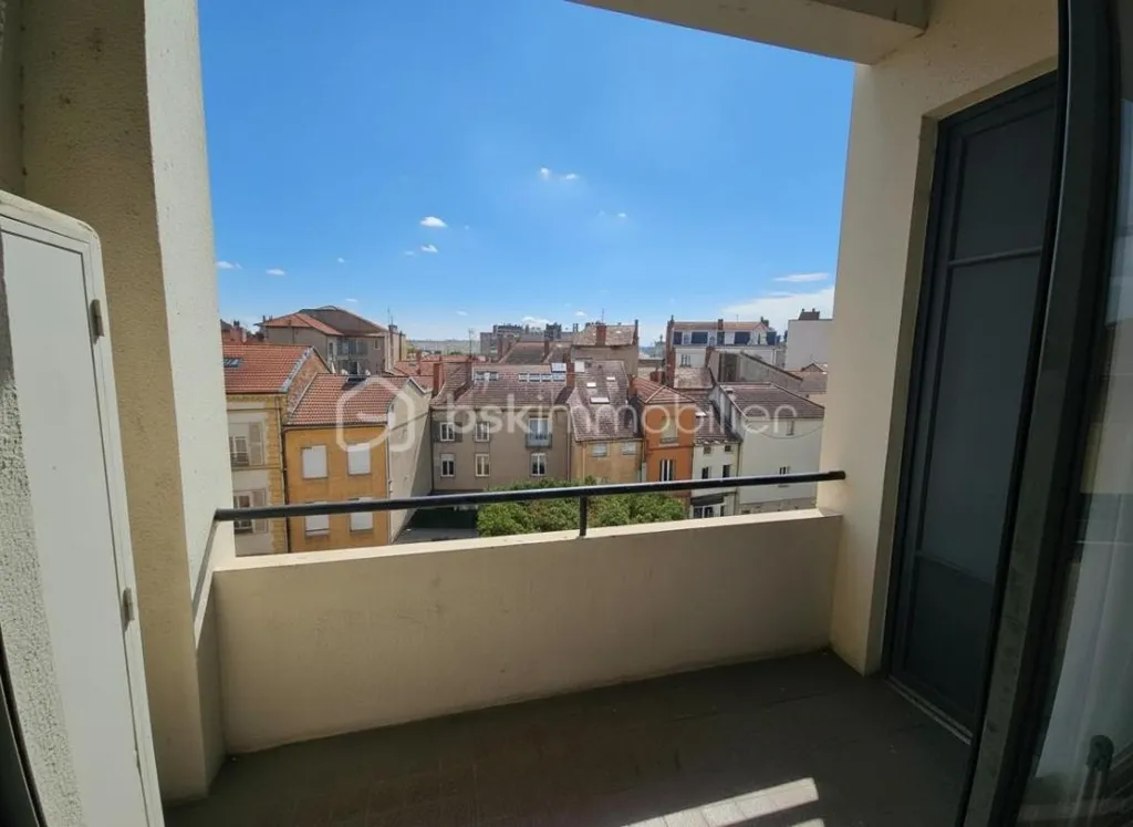 Rõdu - Characterful Apartment with Garage in Roanne Centre