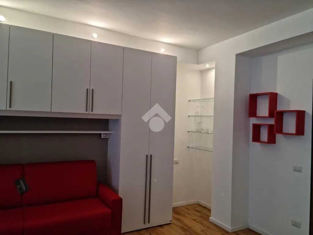 Elutuba - Fully Furnished Studio with Balcony in Milan