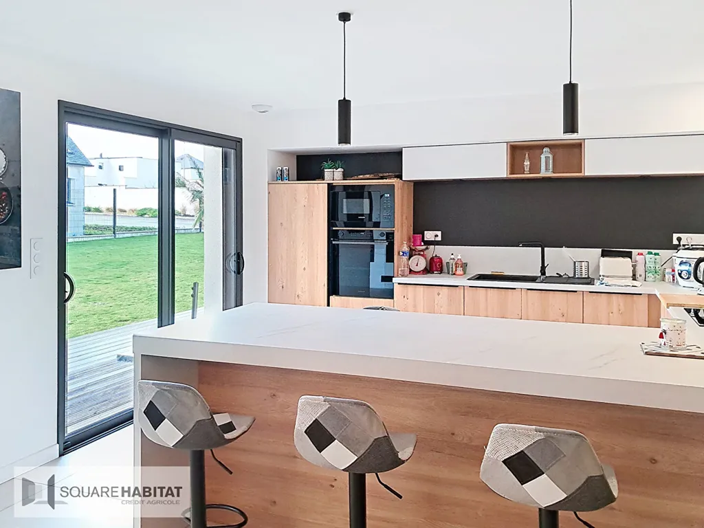 Cucina - Contemporary House with Jacuzzi in Langueux