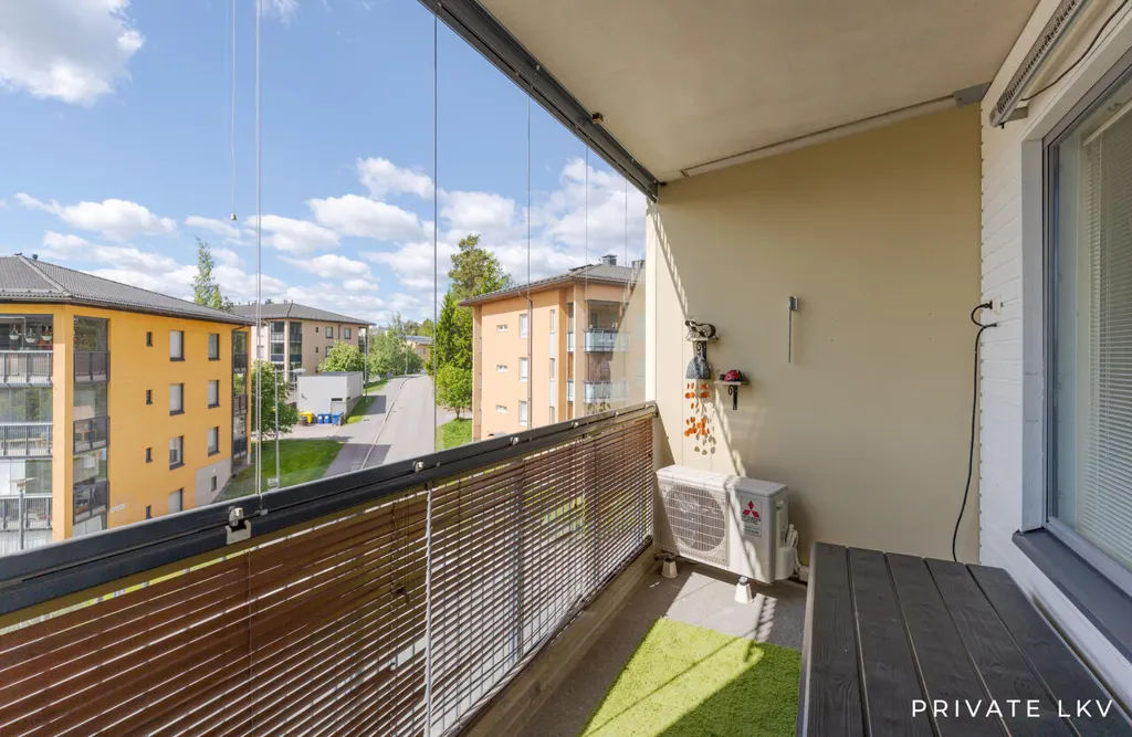 Balcon - 3-Bedroom Apartment with Balcony in Espoo Tuomarila