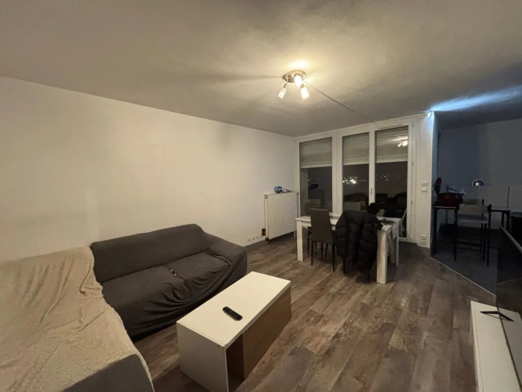 Elutuba - 3-Bed Apartment with West View in Châtellerault