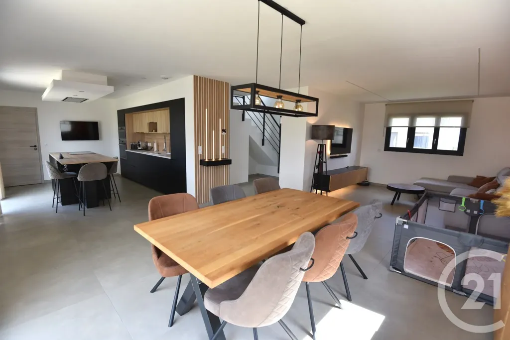 Salle à manger - Maison Récemment Construite avec Terrasse à Breistroff-la-Grande