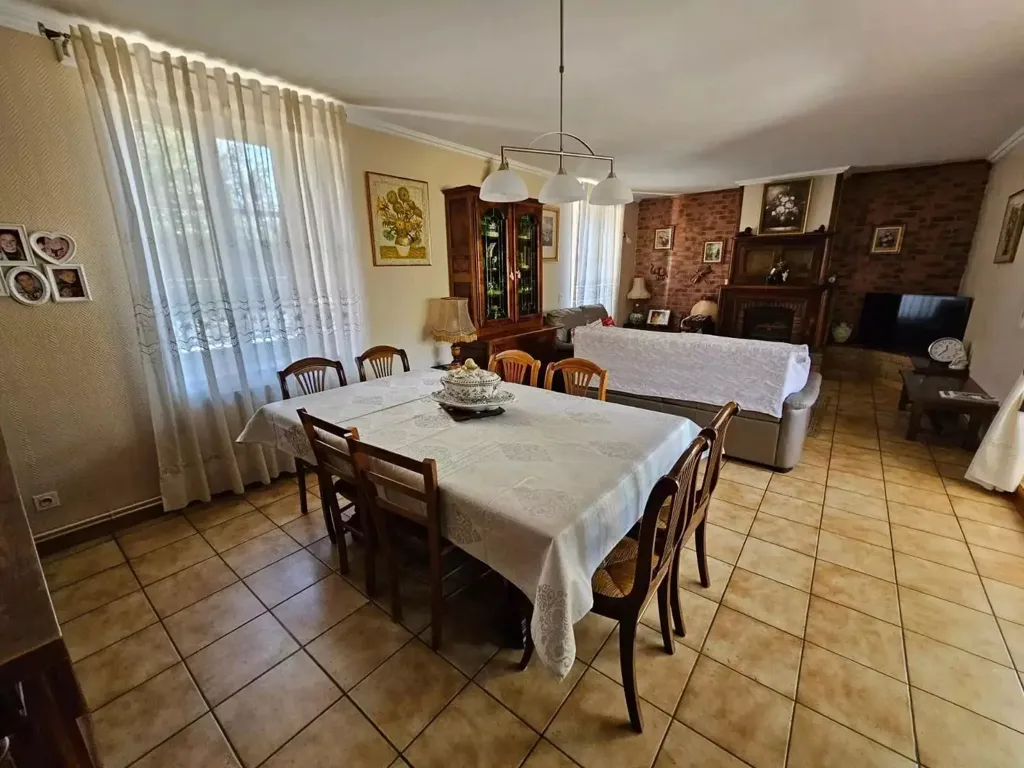 Söögituba - Villa with Pool and Garden in Vienne