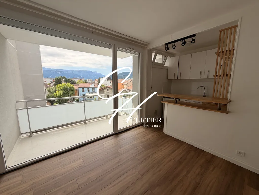 Balcon - Studio Refait à Neuf avec Balcon à Saint-Martin-d'Hères