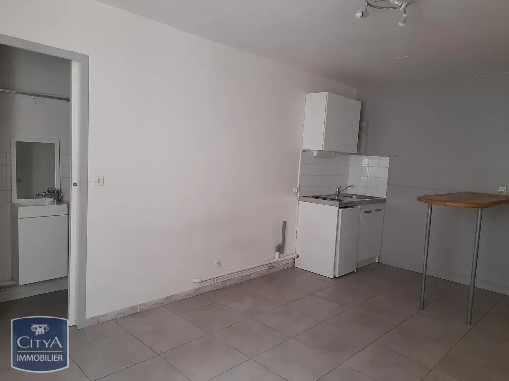 Köök - Bright Studio Apartment in Bourges Centre