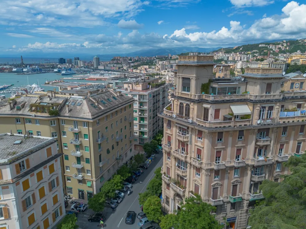 Rõdu - Period Apartment with Balcony in Genoa