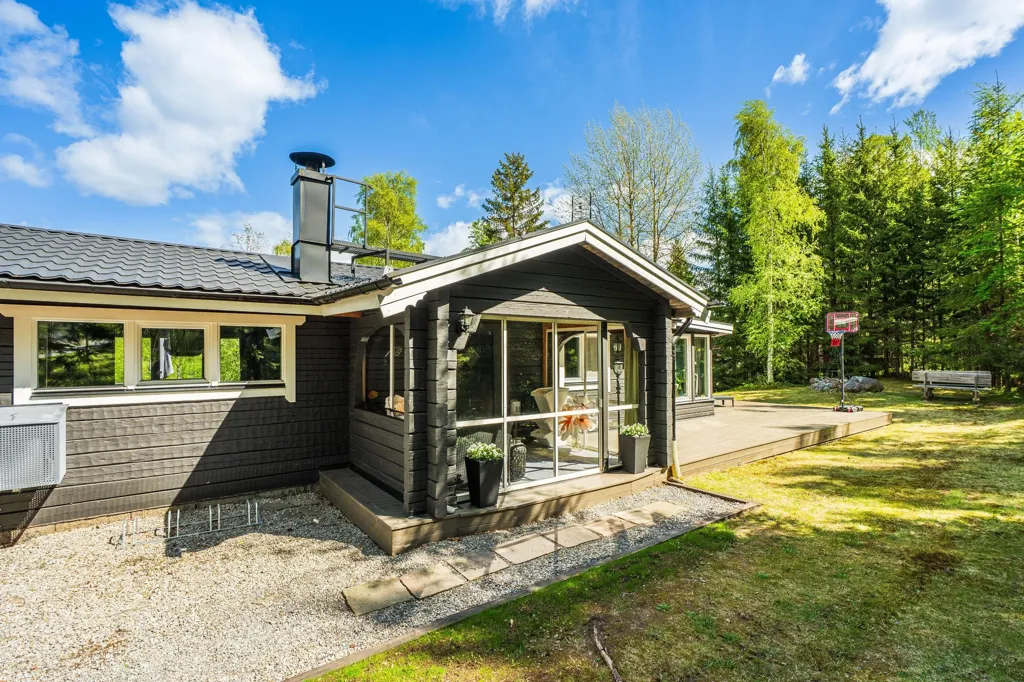 Välivaade - Charming Seafront Home with Open Plan in Tranquil Setting