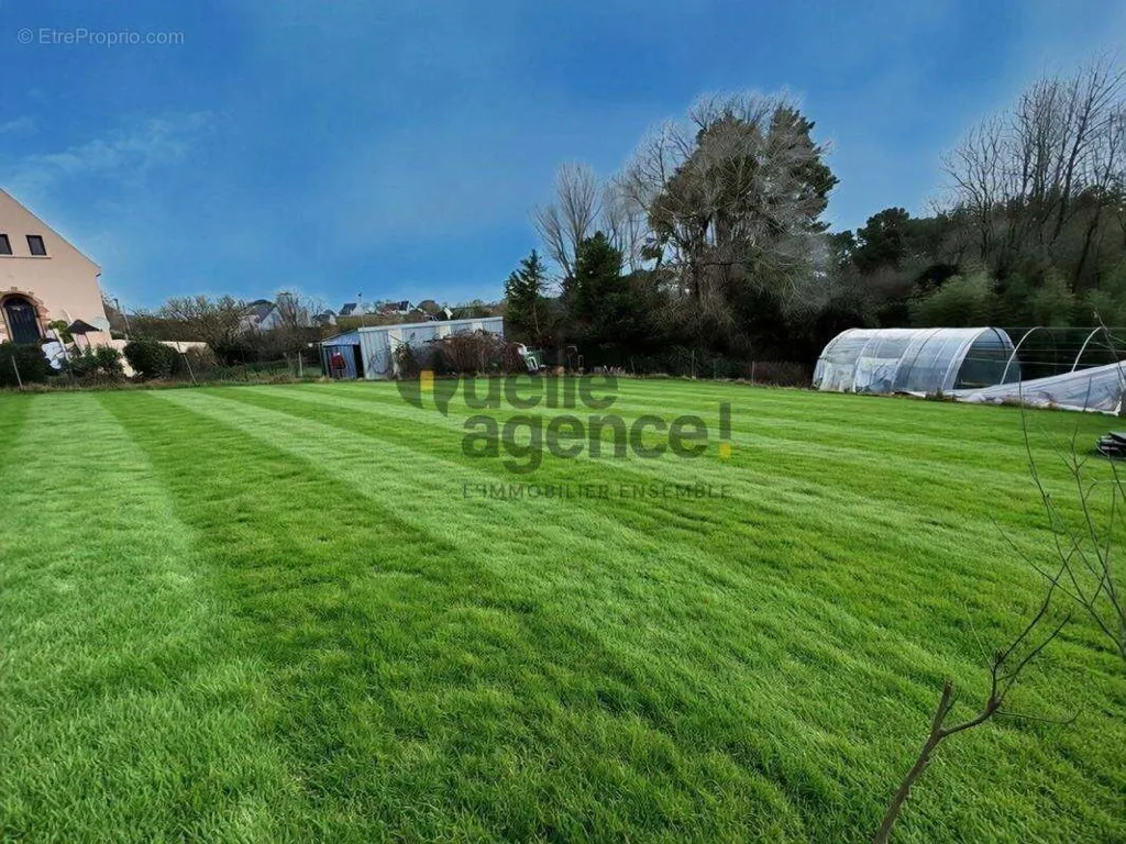Aed - Buildable Plot with Utilities in Lesneven