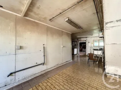 Garage - Local de 119 m² pour Stockage ou Bureaux à Belfort