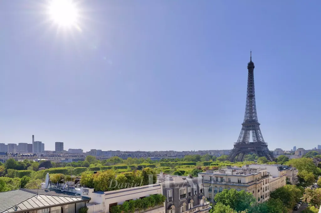 Balcony - Luxury Duplex with Balcony Views near Eiffel Tower