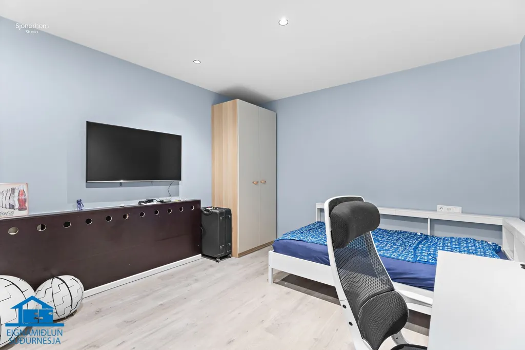 Camere da letto - Five-Bedroom Semi-Detached in Njarðvík