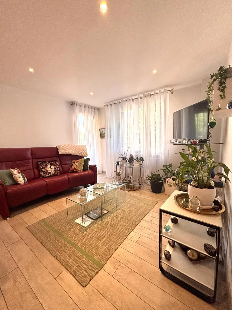 Elutuba - 3-Bedroom Apartment with Balcony in Chambéry