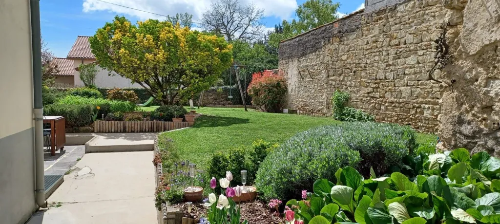 Jardin - Maison Authentique avec Grand Terrain à Beauregard-Vendon