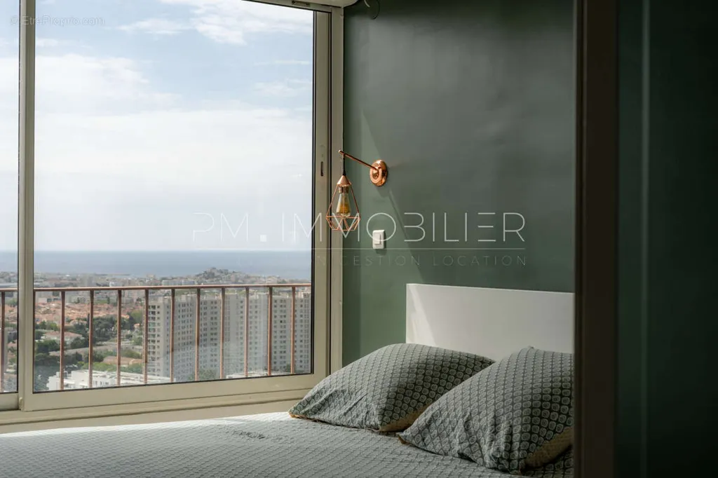 4-toaline korter asukohas Marseille-9e