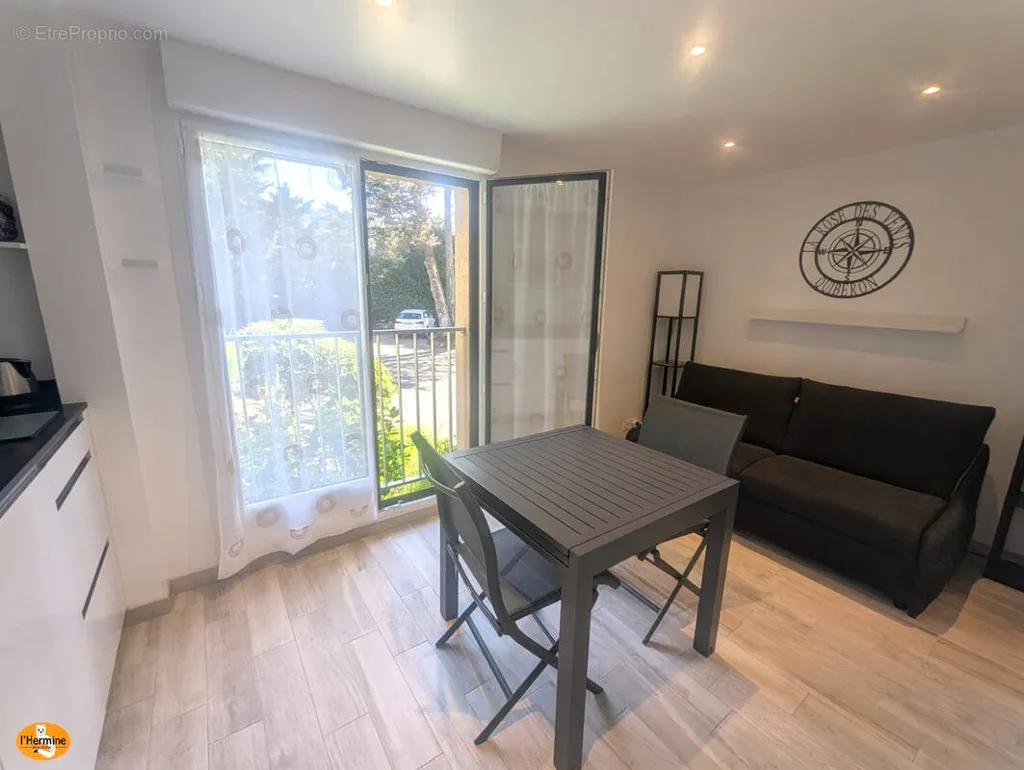 Salle à manger - Studette Rénovée avec Vue Verdure près de la Plage
