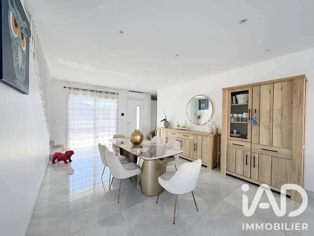 Sala da pranzo - Architectural House with Pool in Carbon-Blanc