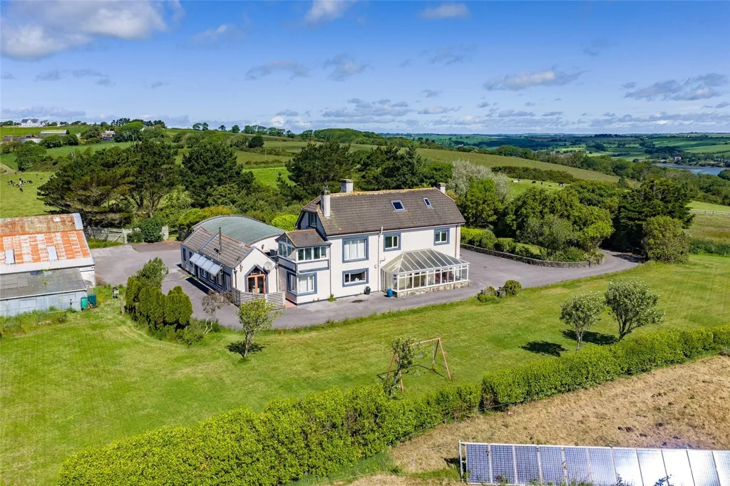 Õhuvaade - 5 magamistoaga maja asukohas Kinsale