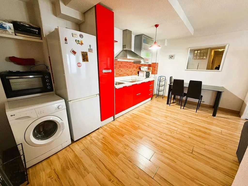 Köök - City Centre Apartment with Balcony in Sagrario