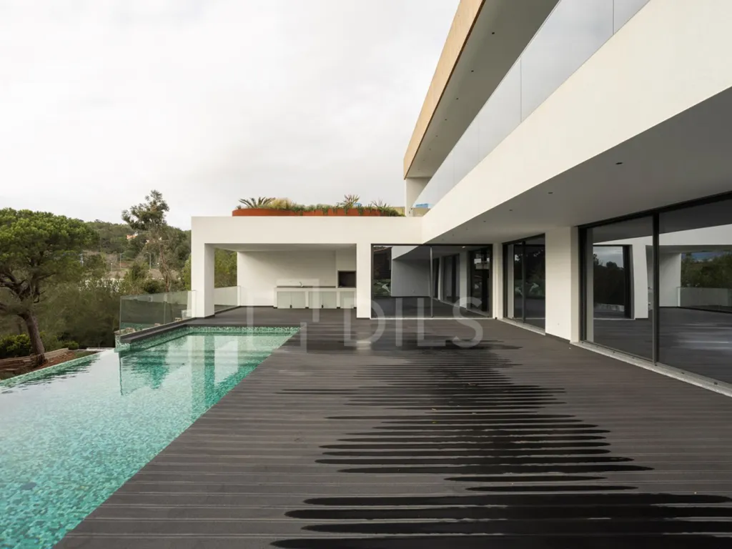 Bassein - T5+3 House with Pool in Cascais