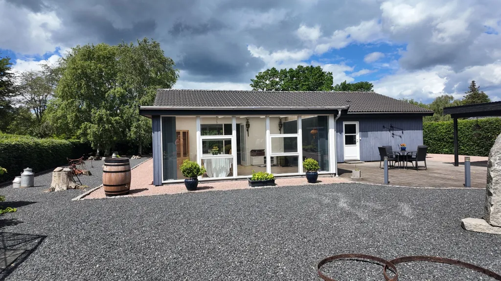 Terrazza - Well-Built Summerhouse with Garden in Skellet