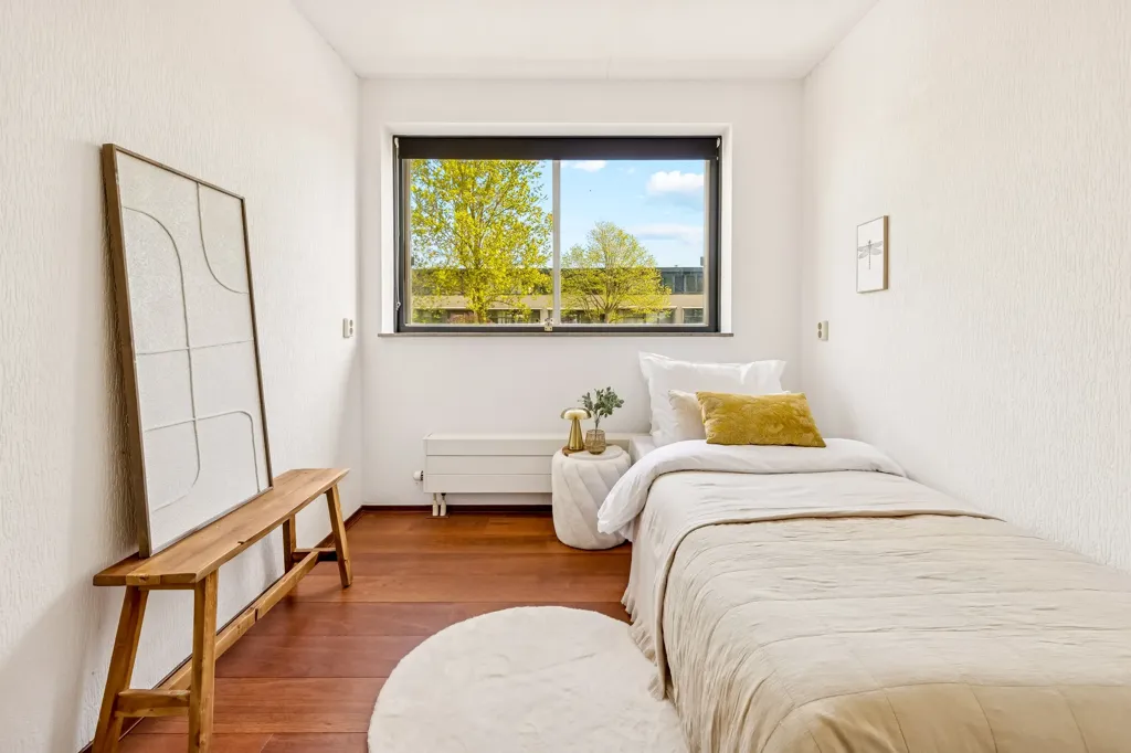 Magamistoad - Corner Gallery Flat with Balcony in Filmwijk