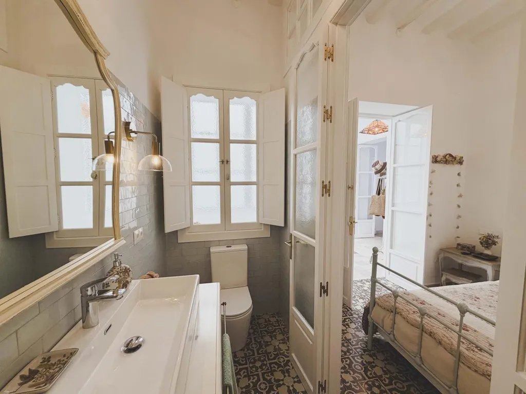 Salles de bain - Historic Flat with Balcony in Plaza España