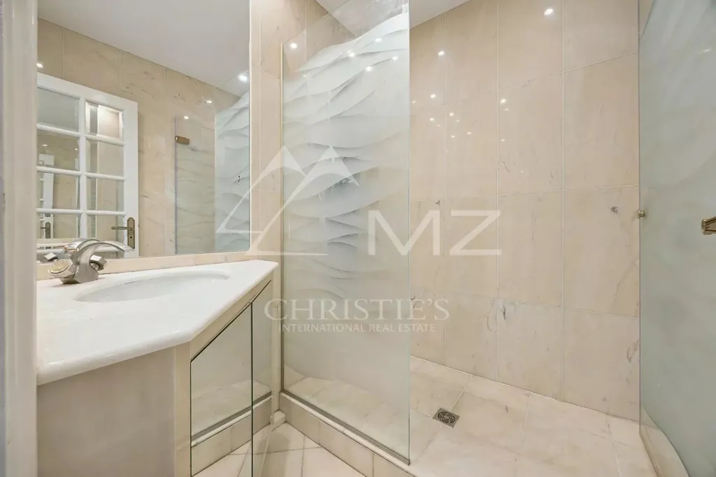 Salles de bain - Appartement Luxueux avec Vue Mer à Cannes