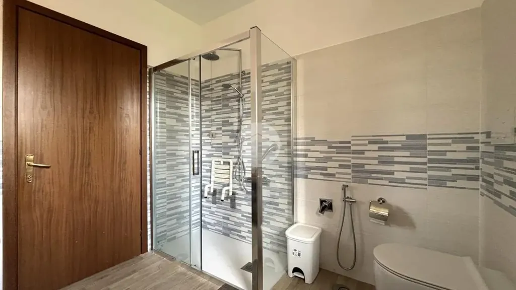 Salles de bain - Spacious Apartment with Balcony in Terni