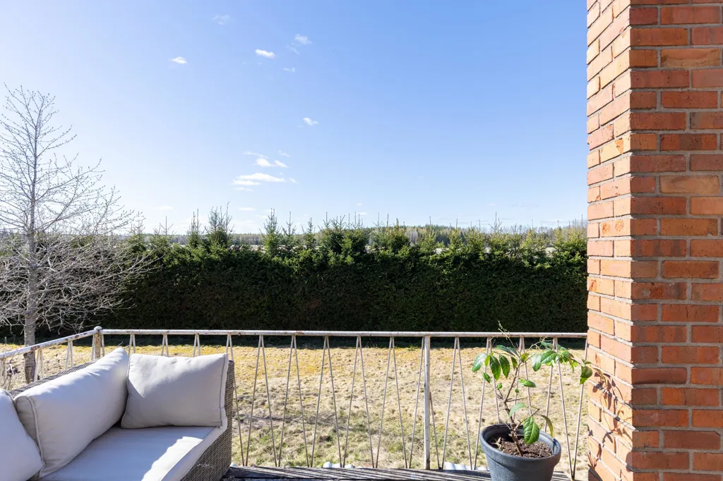 Terrasse - Charming Farmhouse with Workshop in Salbohed
