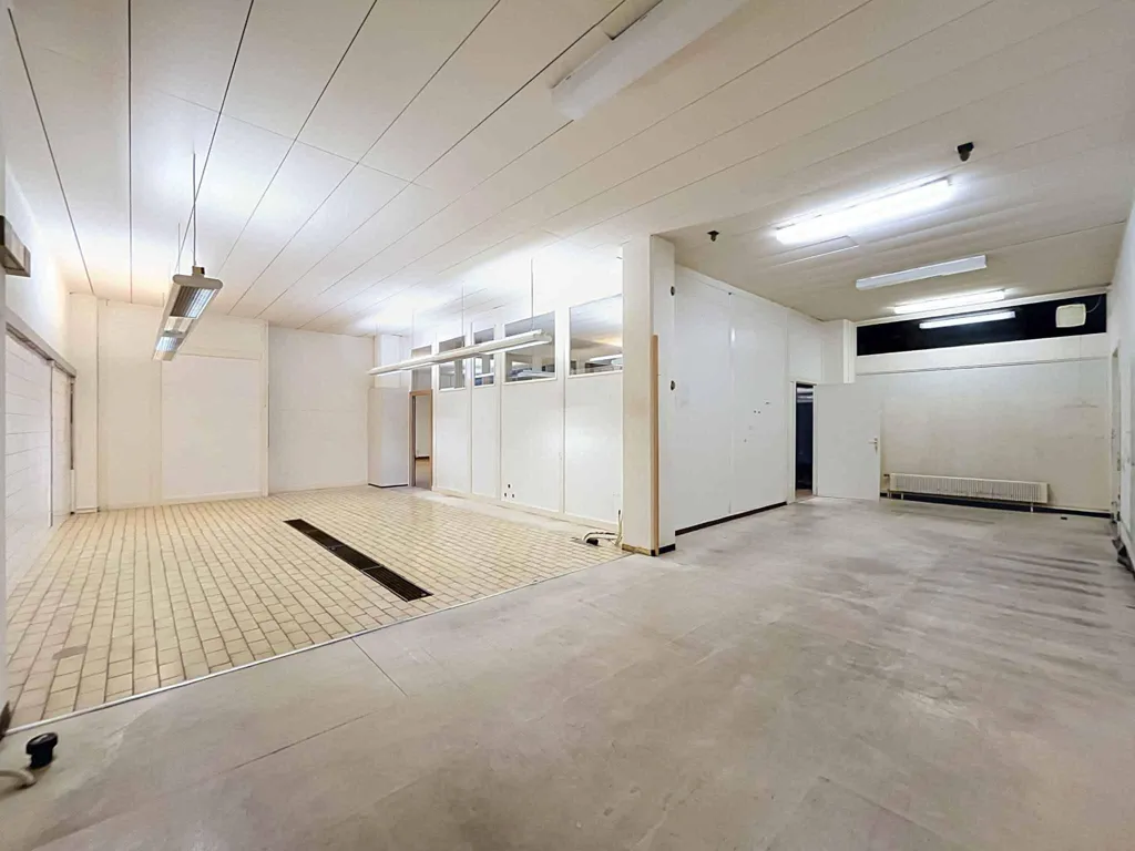 Garage - Office Space with Central Location in Vevey