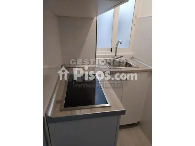 Cuisine - Studio with Metro Access in Camino de Ronda
